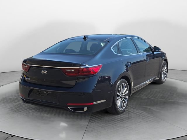 Used 2017 Kia Cadenza Premium w/ Luxury Package FWD image 5