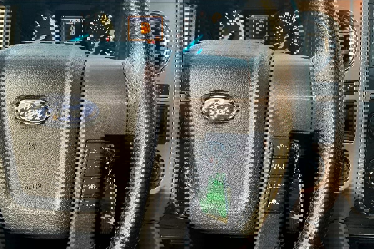 Used 2017 Ford Expedition XLT image 19