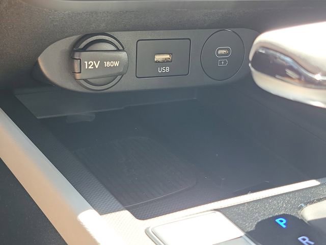 Used 2025 Hyundai Elantra Limited image 13