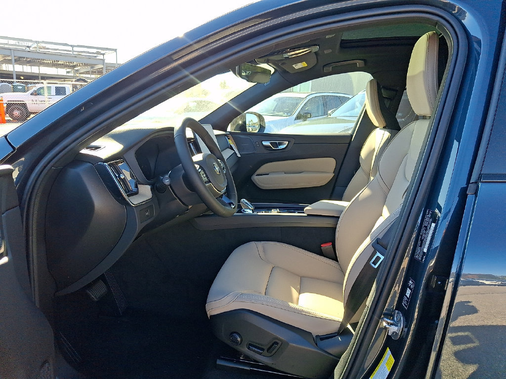 New 2027 Volvo XC60 B5 Plus AWD/4WD image 10
