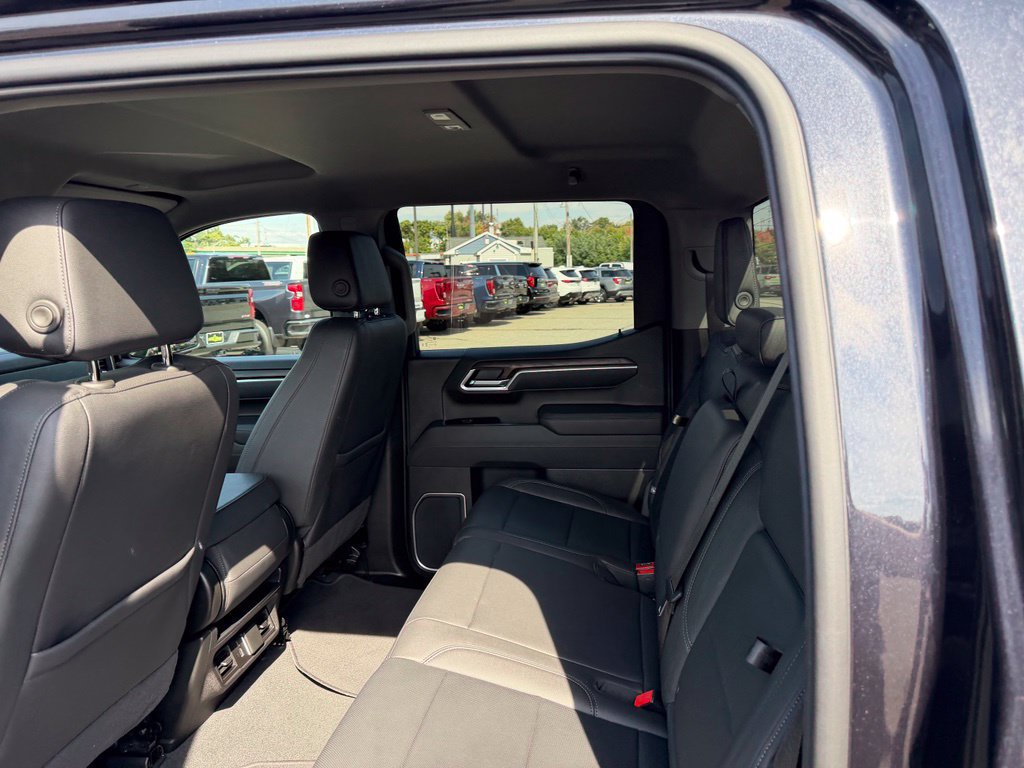 Used 2026 GMC Sierra 1500 SLT AWD/4WD image 14
