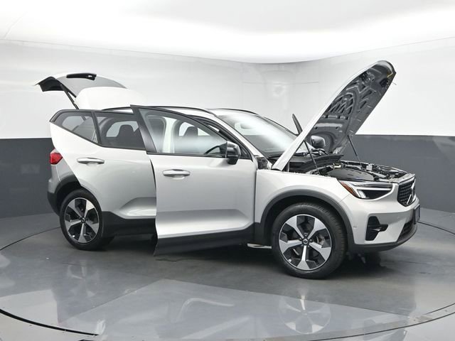 Used 2024 Volvo XC40 B5 Plus w/ Protection Package Premier image 51