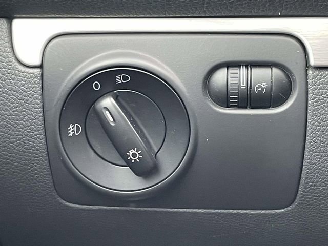 Used 2009 Volkswagen GTI 4-Door FWD image 18