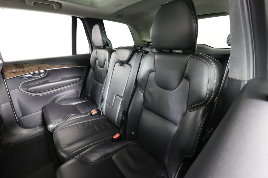 Used 2016 Volvo XC90 T6 Momentum w/ Momentum Plus Package AWD/4WD image 38