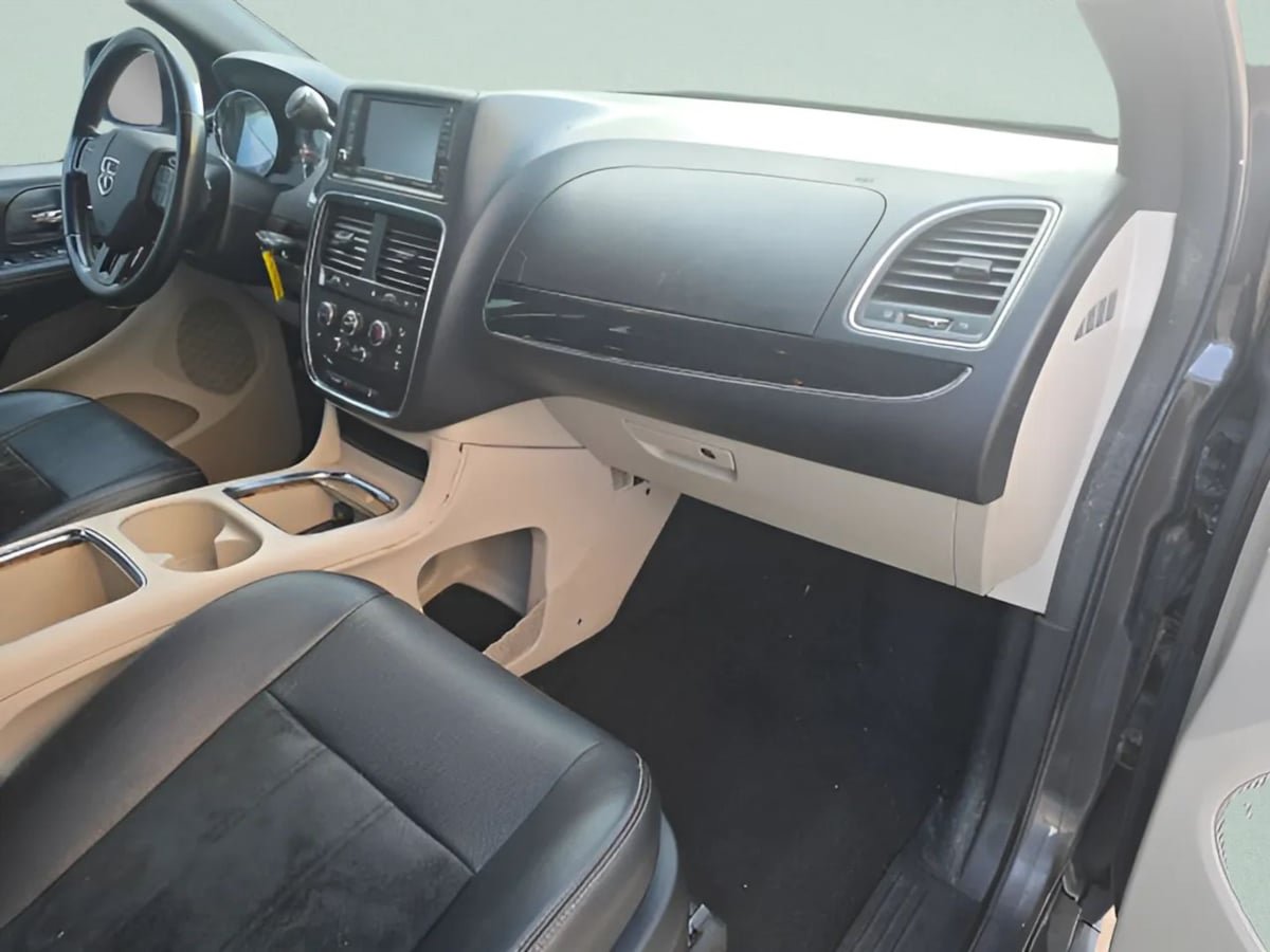Used 2017 Dodge Grand Caravan SXT FWD image 48