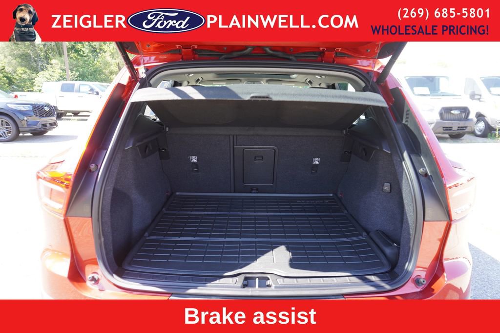 Used 2023 Volvo XC40 B5 Plus w/ Protection Package Premier image 10