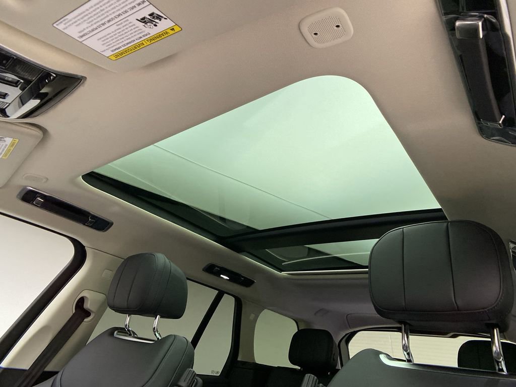 Used 2023 Land Rover Range Rover SE image 16