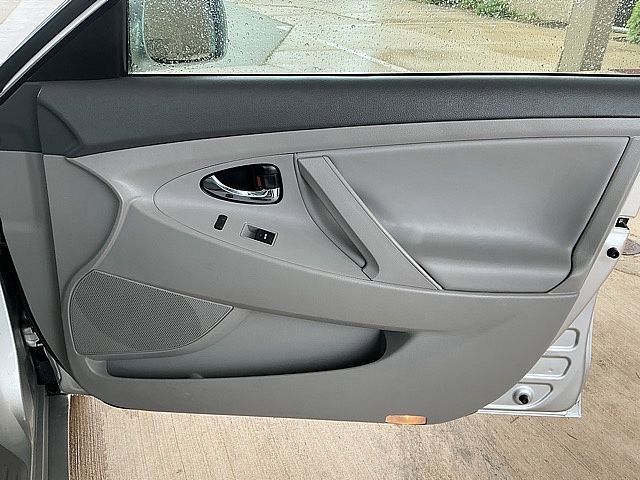 Used 2011 Toyota Camry LE w/ LE Extra-Value Pkg FWD image 10