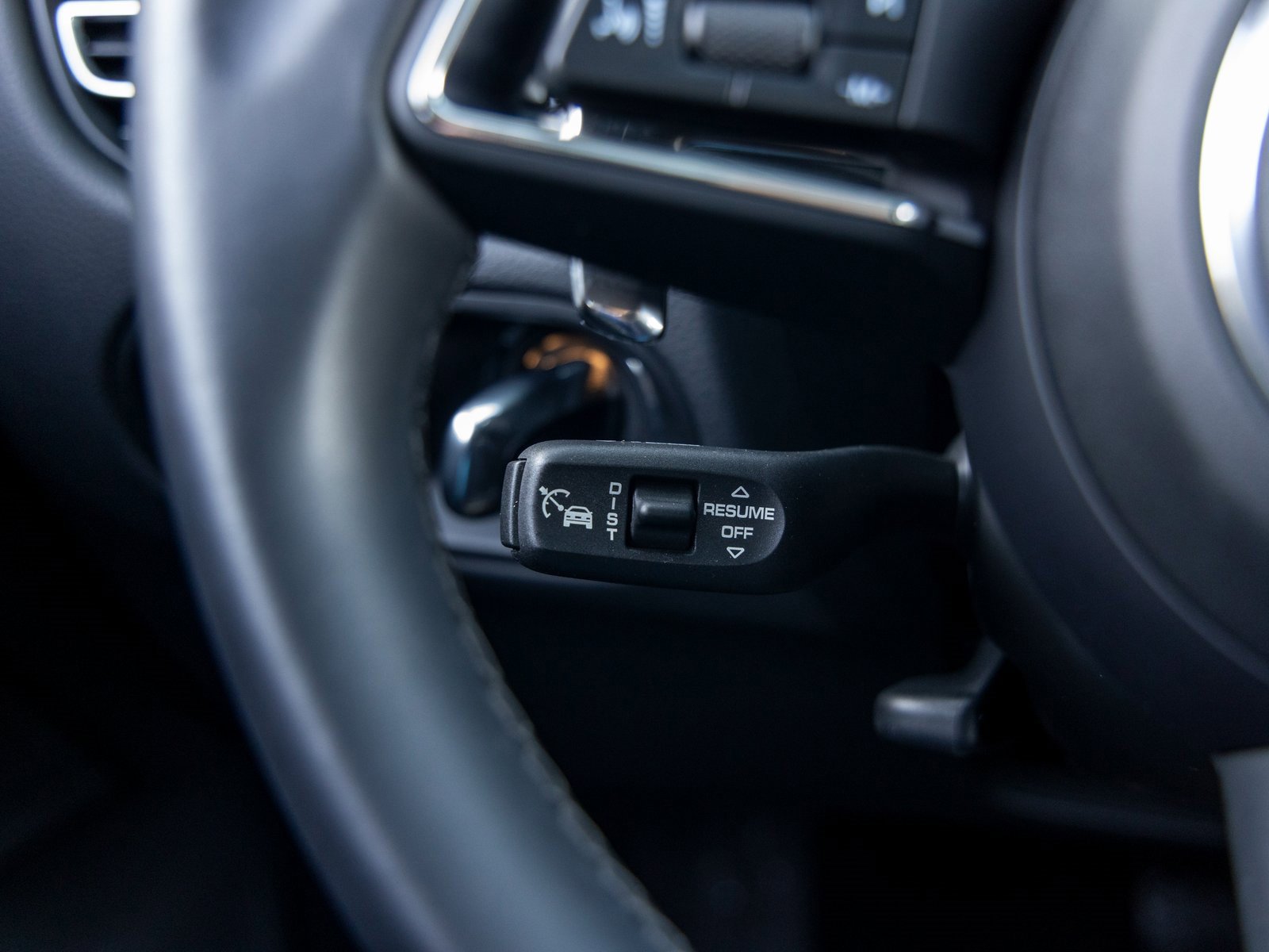 Certified 2024 Porsche Macan image 30