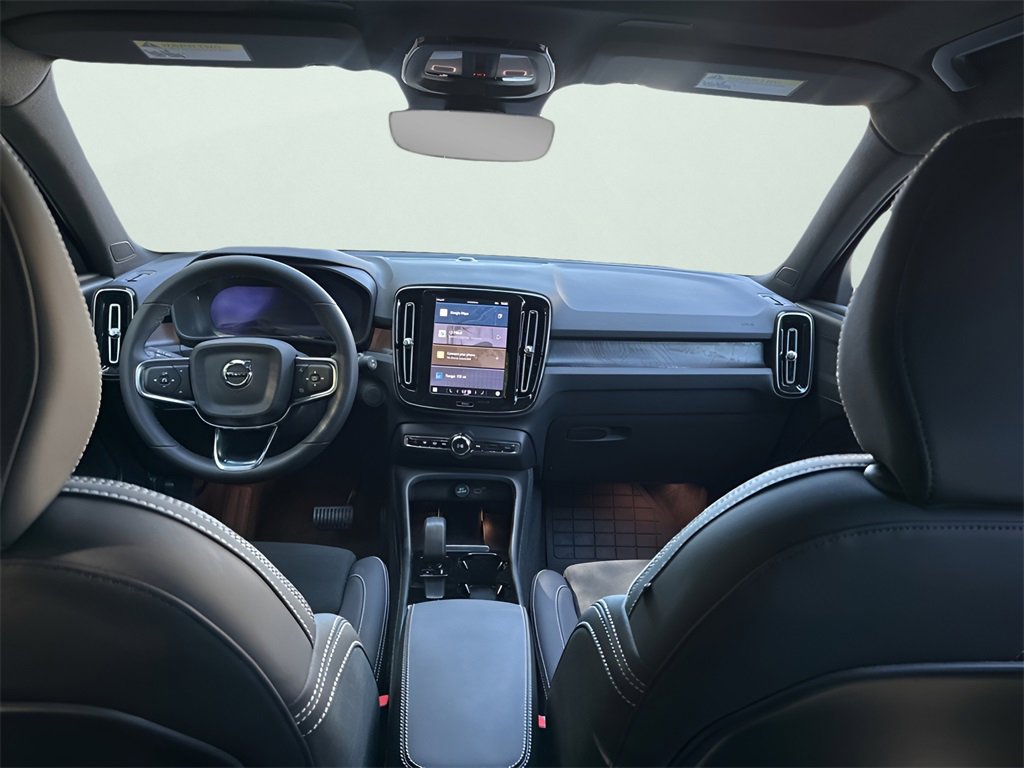 Used 2023 Volvo XC40 Recharge Plus image 14