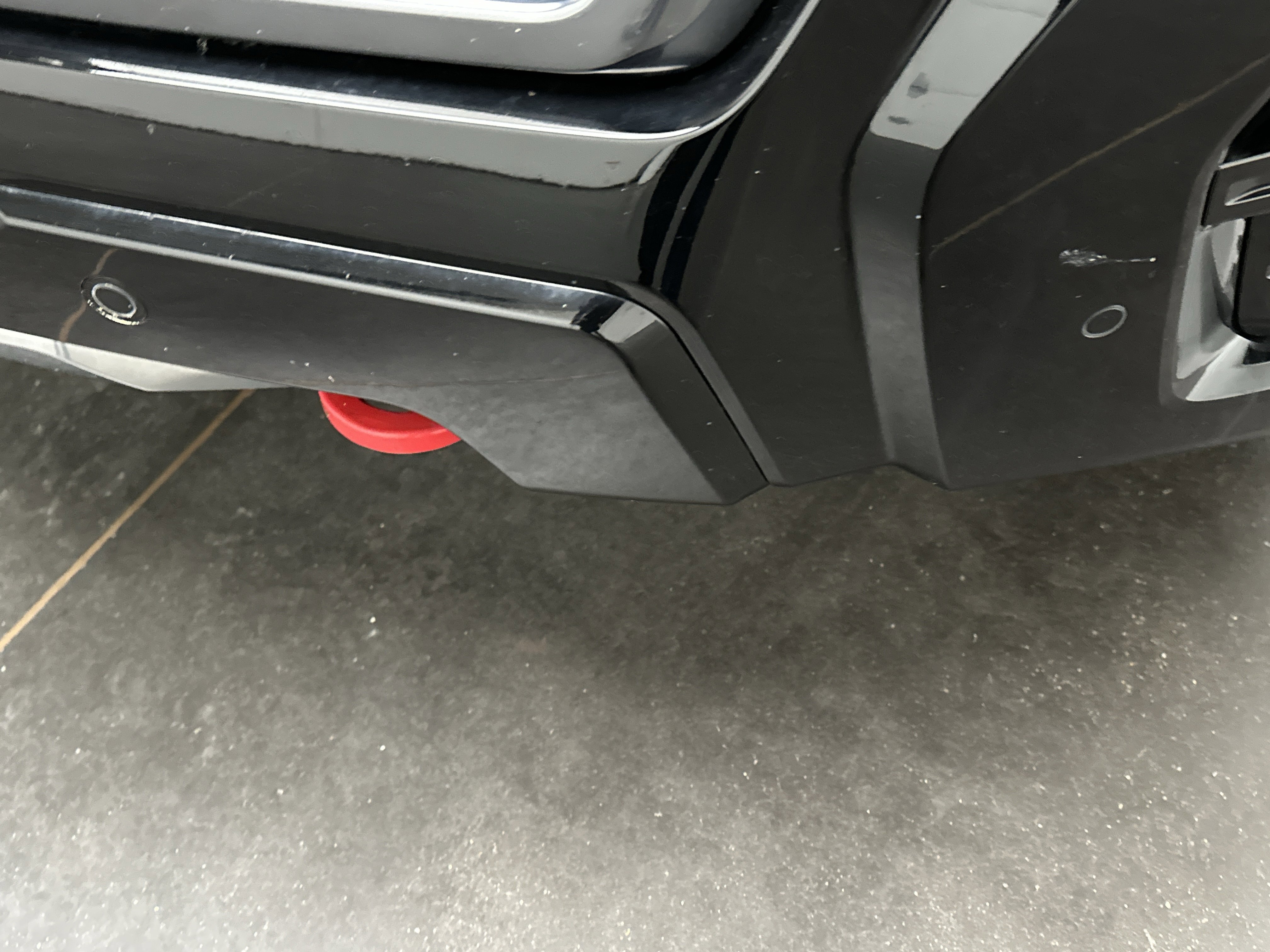 Used 2023 GMC Yukon XL AT4 image 3