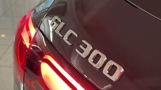 Used 2025 Mercedes-Benz GLC 300 4MATIC image 9