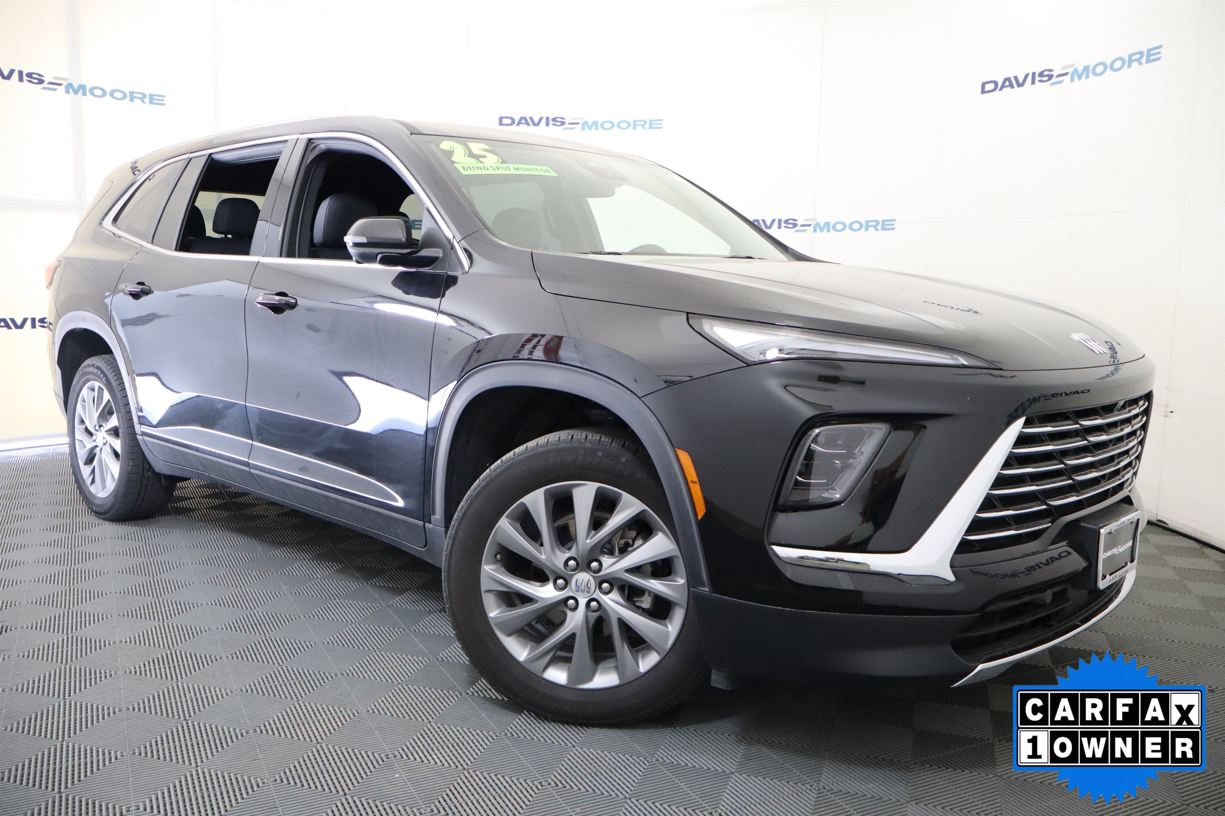 Used 2025 Buick Enclave Preferred image 2