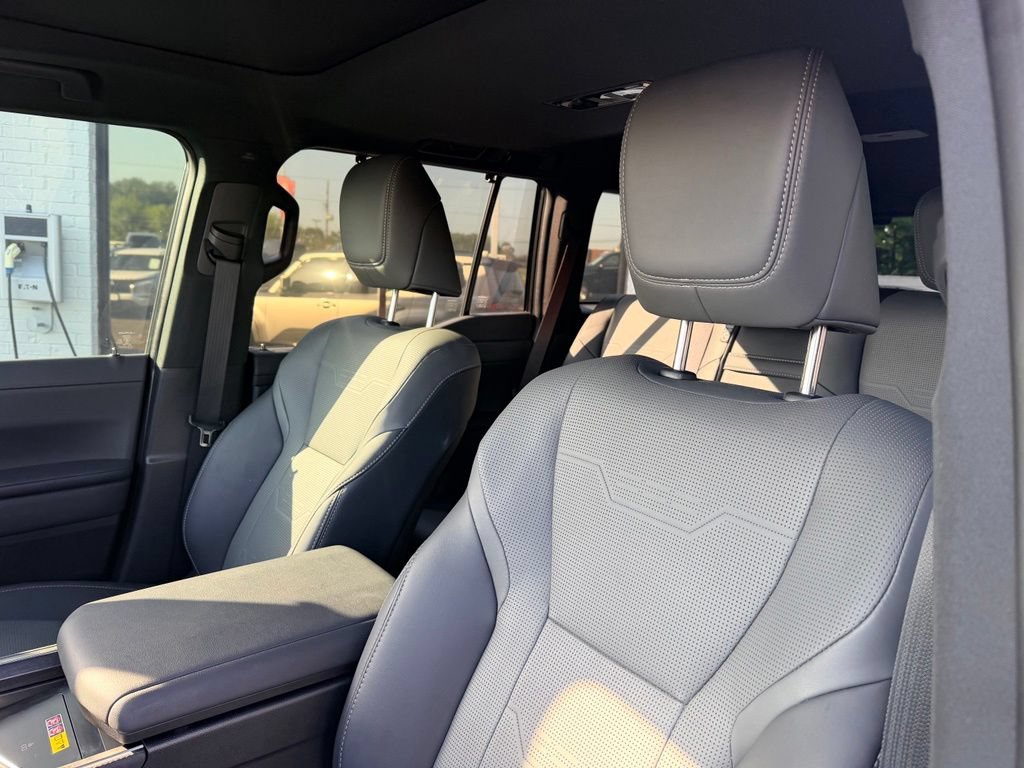 Used 2024 Lexus GX 550 w/ Accessory Package (Z1) AWD/4WD image 7
