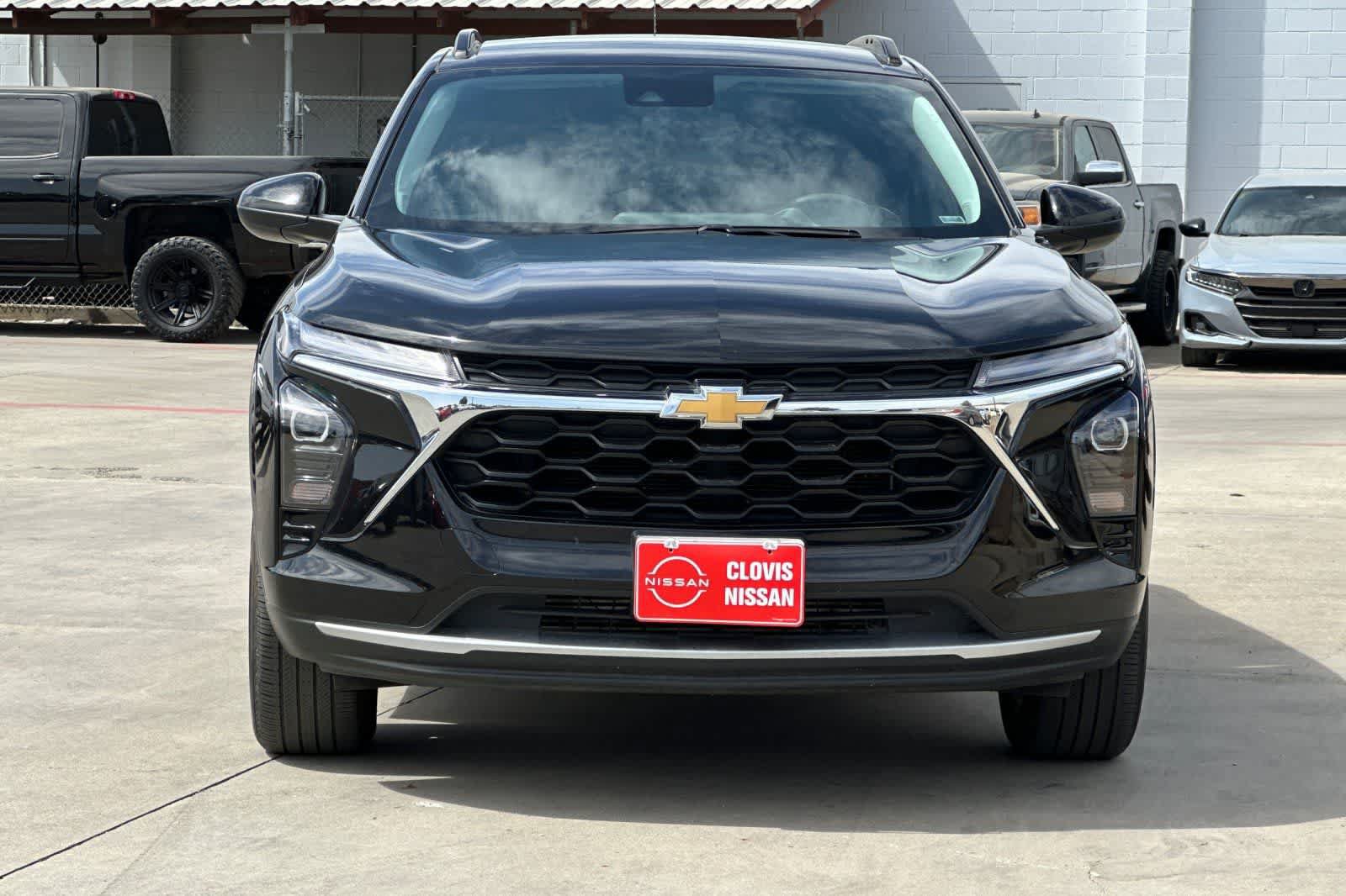 Used 2025 Chevrolet Trax LT FWD image 11