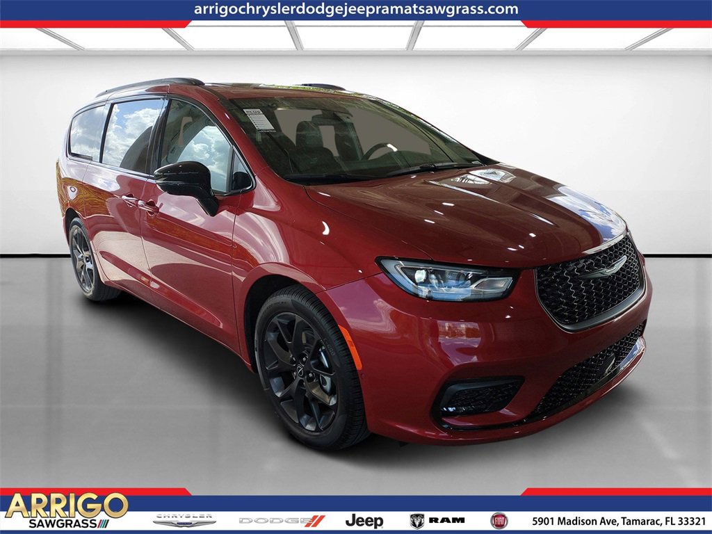 New 2025 Chrysler Pacifica Limited