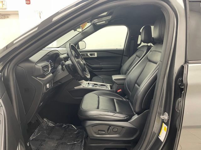 Used 2020 Ford Explorer XLT w/ Equipment Group 202A image 9