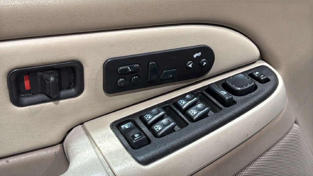 Used 2003 Chevrolet Suburban Z71 AWD/4WD image 18