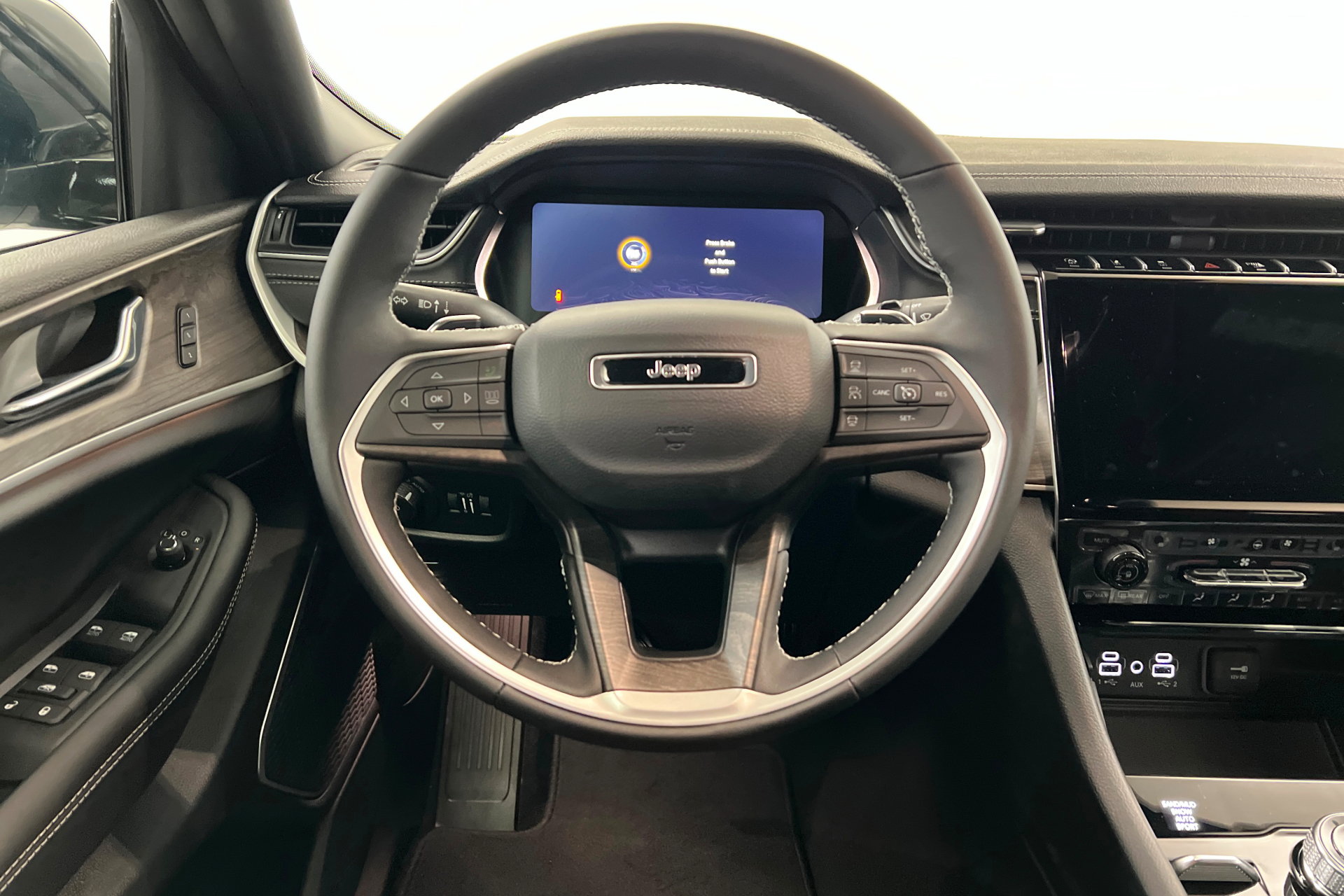 New 2025 Jeep Grand Cherokee Limited w/ Luxury Tech Group II AWD/4WD image 12