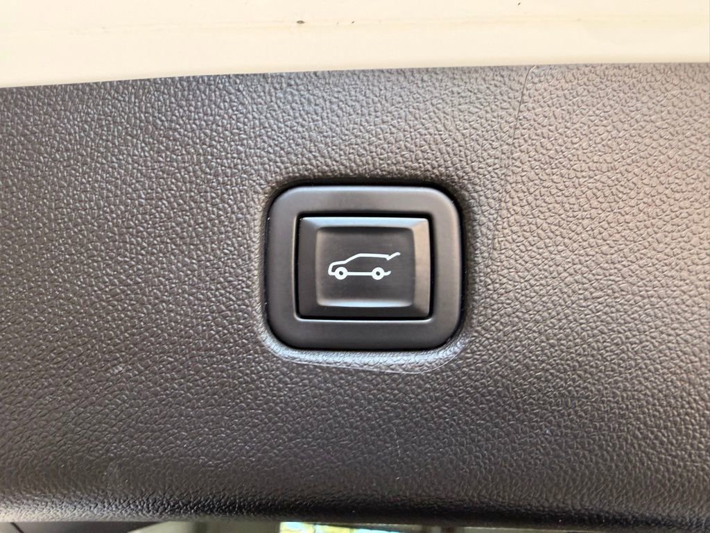 Used 2020 Chevrolet Blazer LT w/ Sound & Technology Package image 9