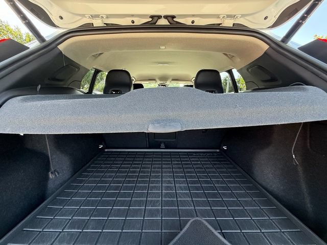 Used 2023 Volvo XC40 B4 Core w/ Convenience Package FWD image 17