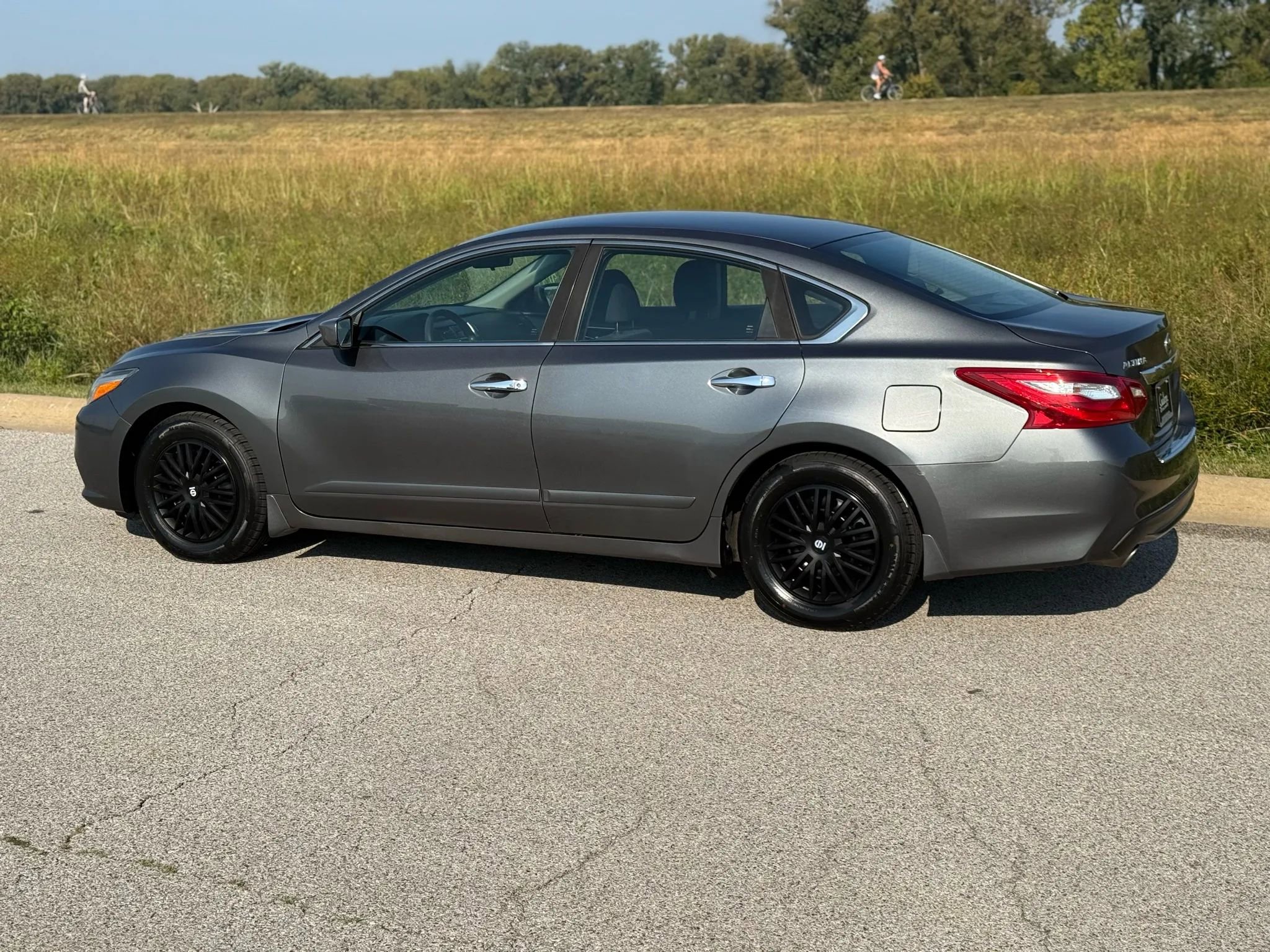 Used 2017 Nissan Altima 2.5 S w/ Power Driver Seat Package image 5