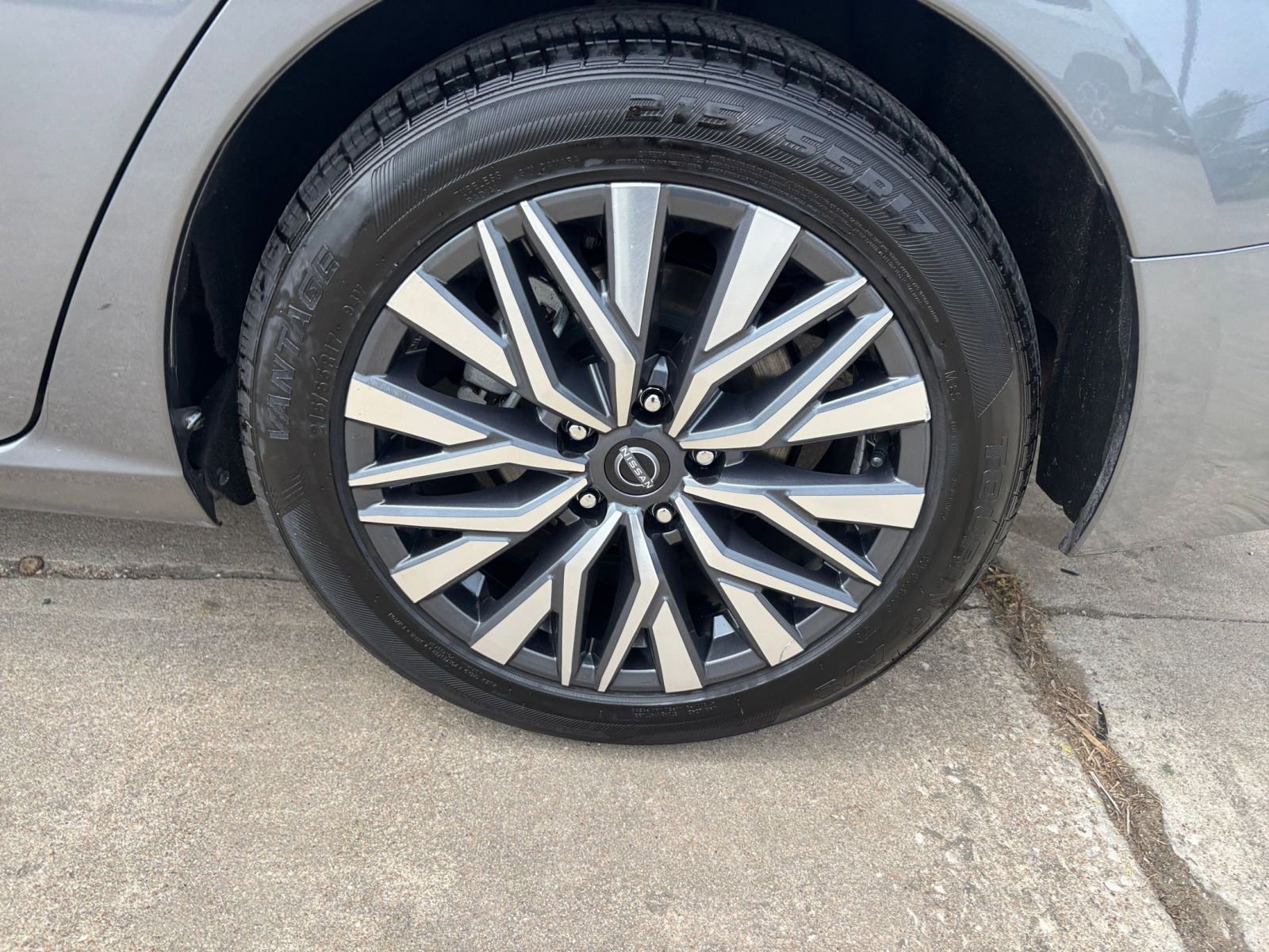 Used 2025 Nissan Altima 2.5 SV FWD image 30