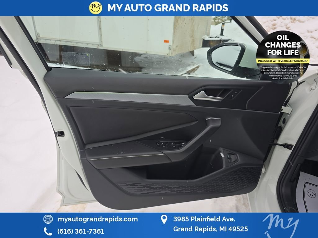 Used 2024 Volkswagen Jetta SE image 10