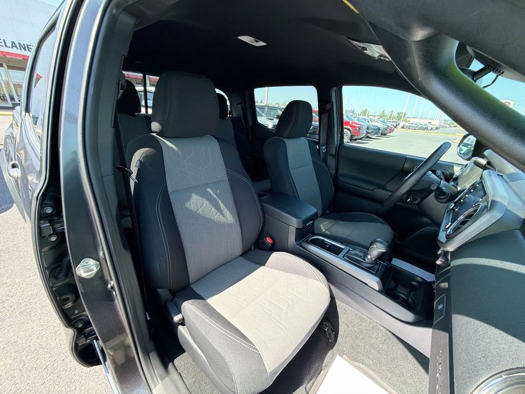 Used 2021 Toyota Tacoma TRD Off-Road AWD/4WD image 30