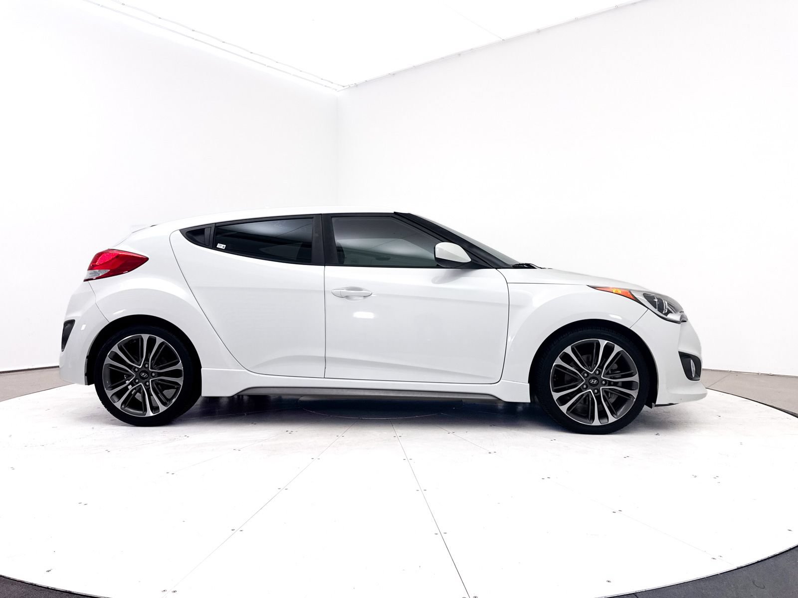 Used 2016 Hyundai Veloster Turbo R-Spec FWD image 35