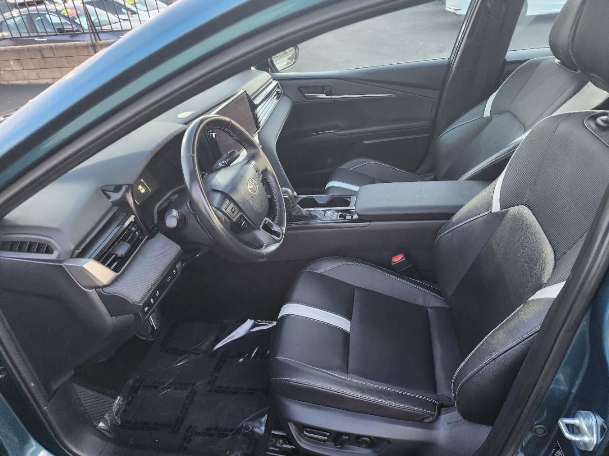 Used 2025 Toyota Camry SE w/ Multimedia Upgrade Package image 9