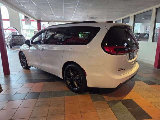 New 2027 Chrysler Pacifica Limited w/ S Appearance Package FWD image 10