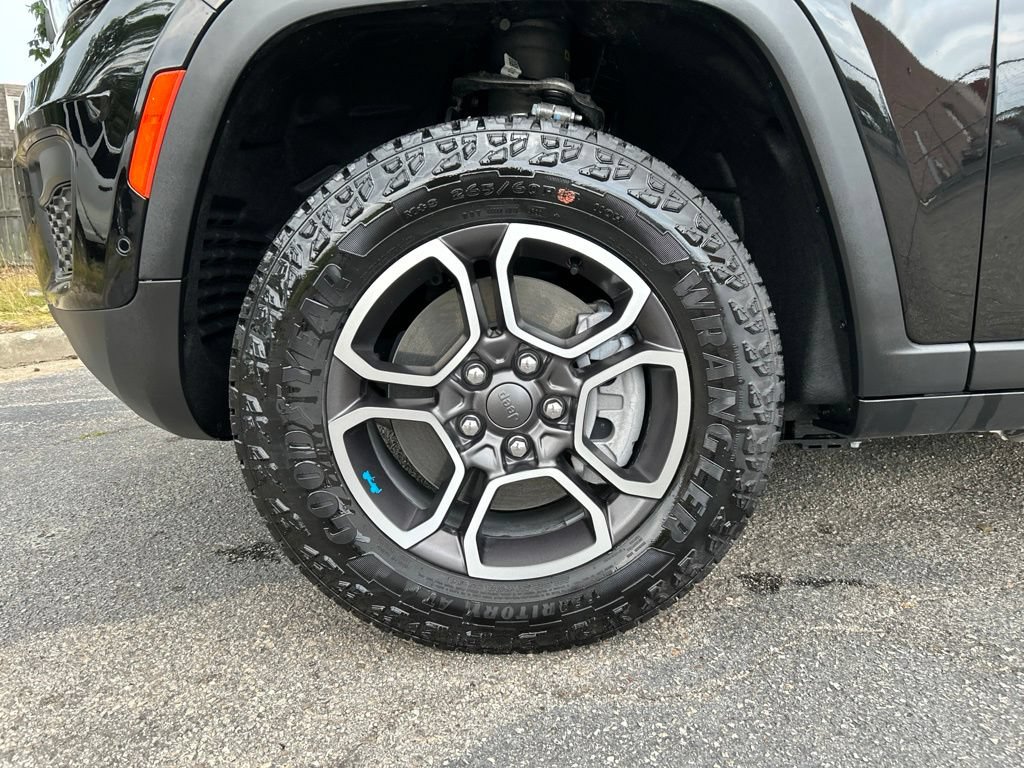 New 2024 Jeep Grand Cherokee Trailhawk w/ Advanced Protech Group II AWD/4WD image 10
