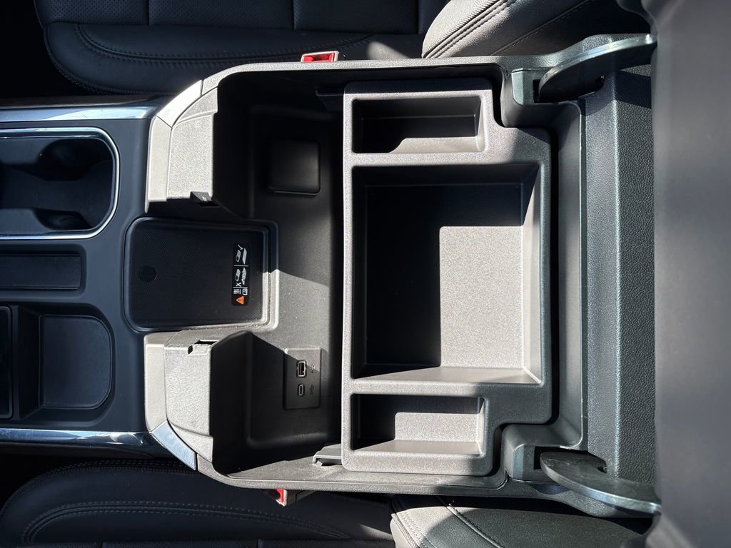 Used 2024 Chevrolet Silverado 1500 High Country w/ Midnight Edition AWD/4WD image 34