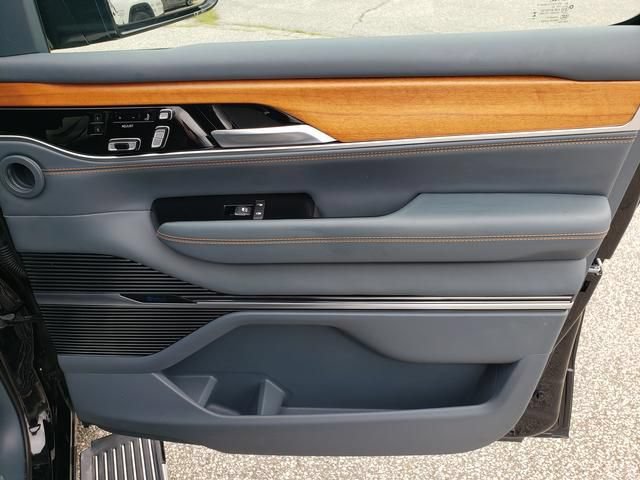 Used 2024 Jeep Grand Wagoneer Series III w/ Rear Seat Video Group 1 AWD/4WD image 21