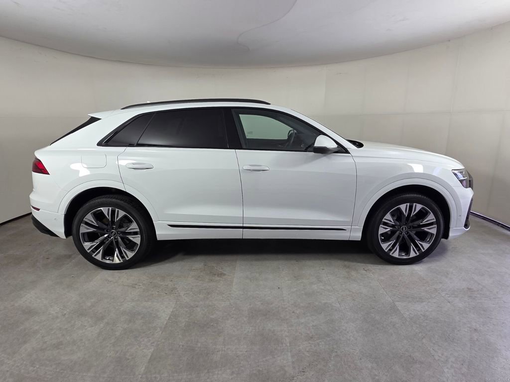 Used 2025 Audi Q8 Prestige image 3