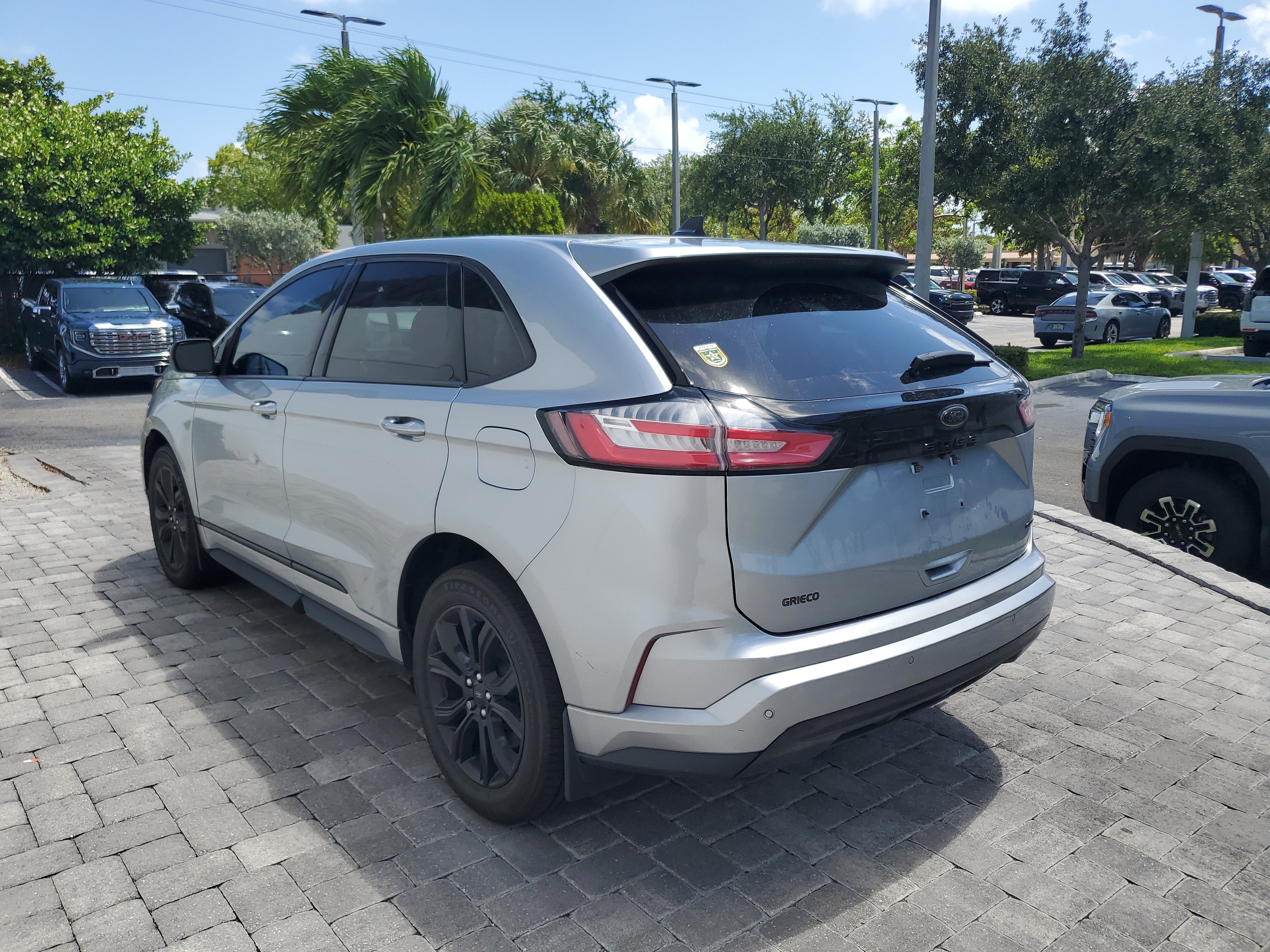 Used 2022 Ford Edge SE w/ Black Appearance Package AWD/4WD image 3