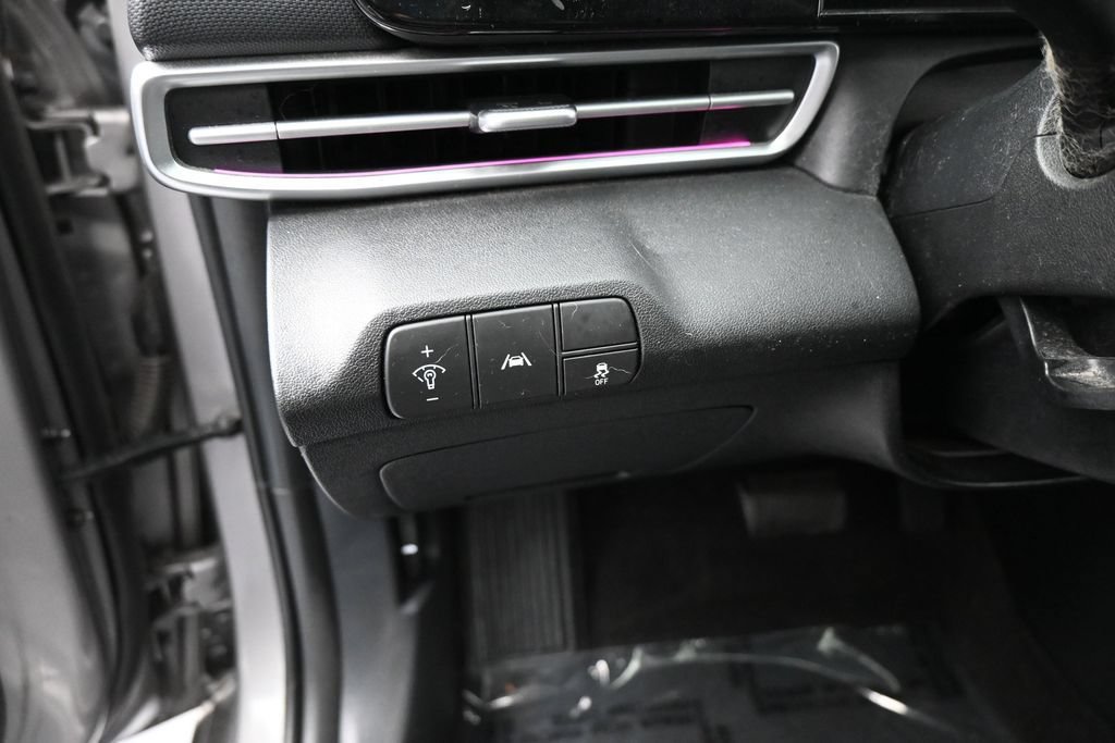 Used 2022 Hyundai Elantra Limited FWD image 13