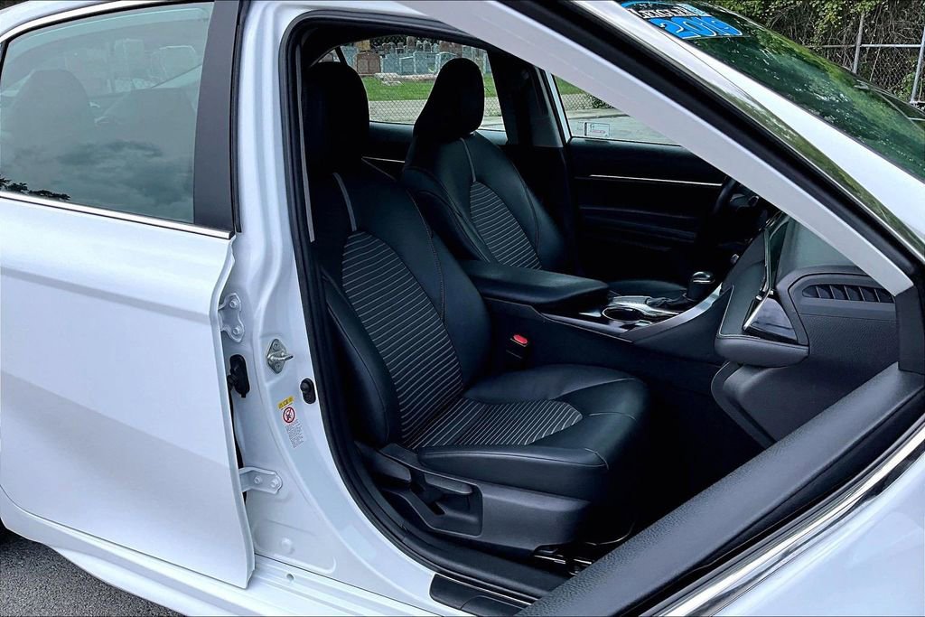 Used 2019 Toyota Camry SE FWD image 7