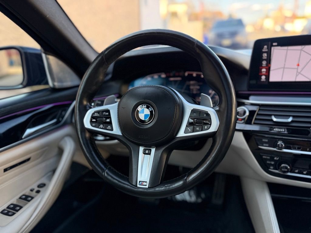 Used 2021 BMW M550i xDrive w/ Dynamic Handling Package image 32