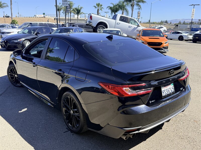 Used 2025 Toyota Camry SE w/ Convenience Package FWD image 5