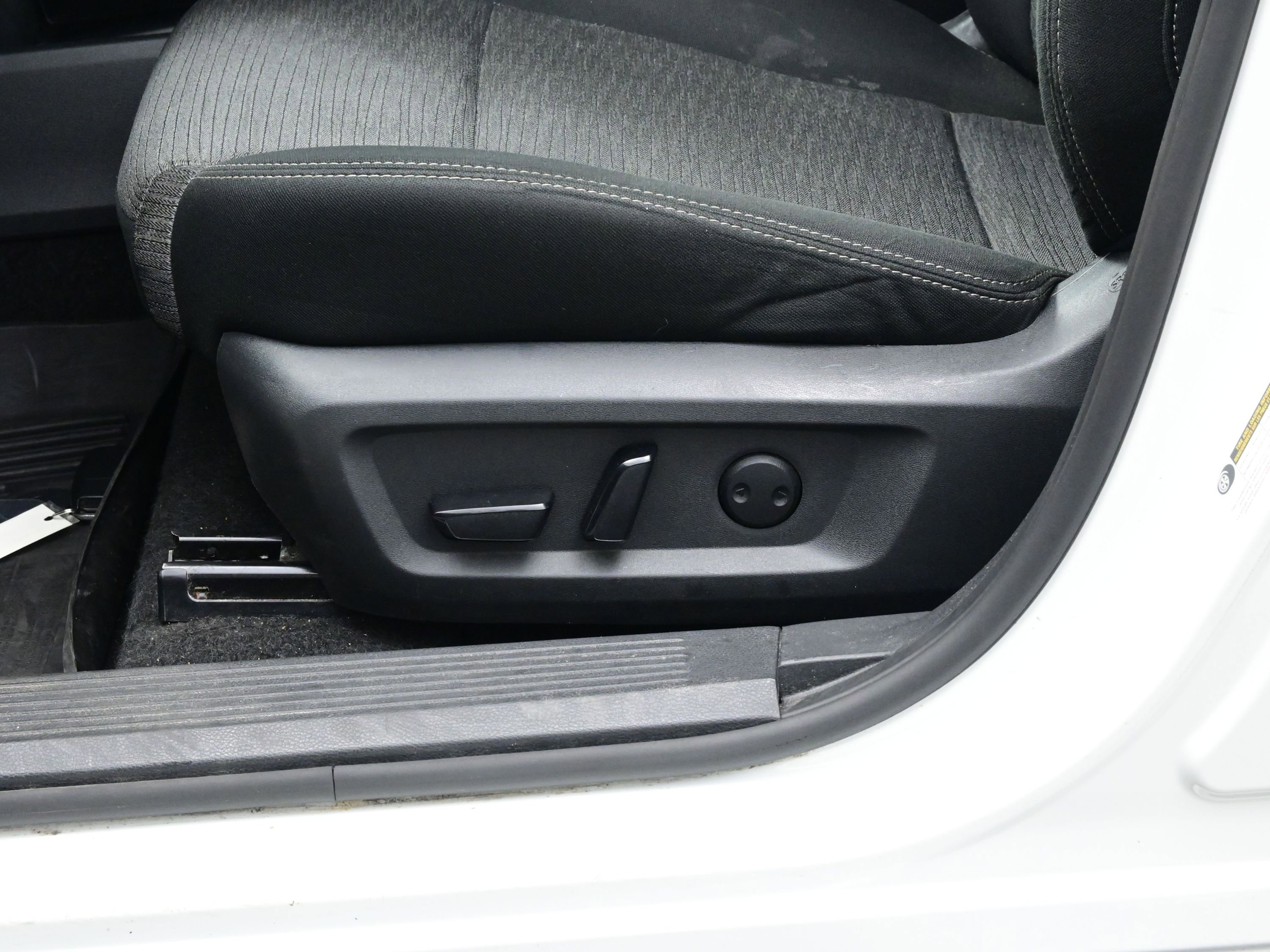 Used 2023 Nissan Rogue SV image 11