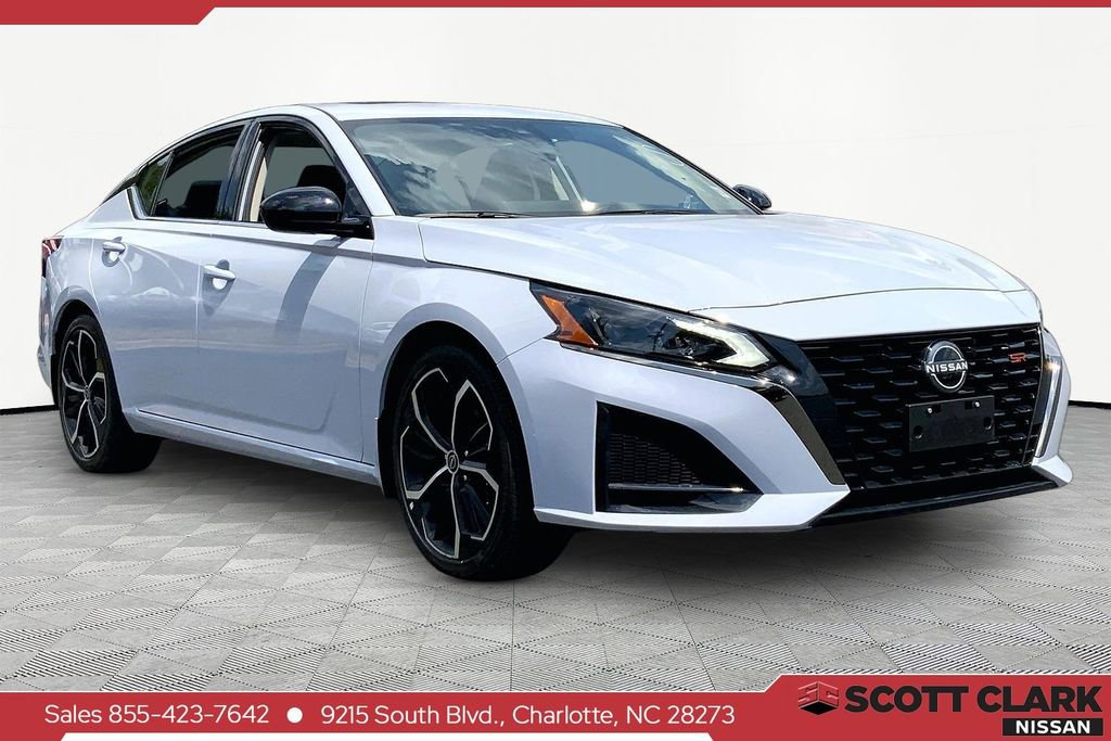 Used 2024 Nissan Altima 2.5 SR w/ SR Premium Package FWD image 1