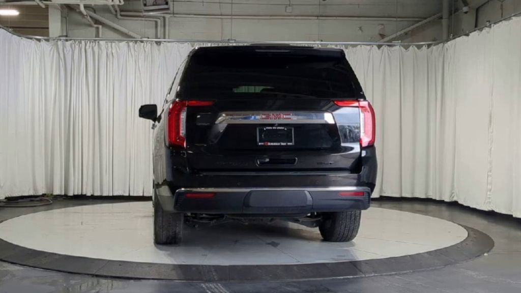 Used 2023 GMC Yukon XL SLT w/ SLT Premium Package image 7