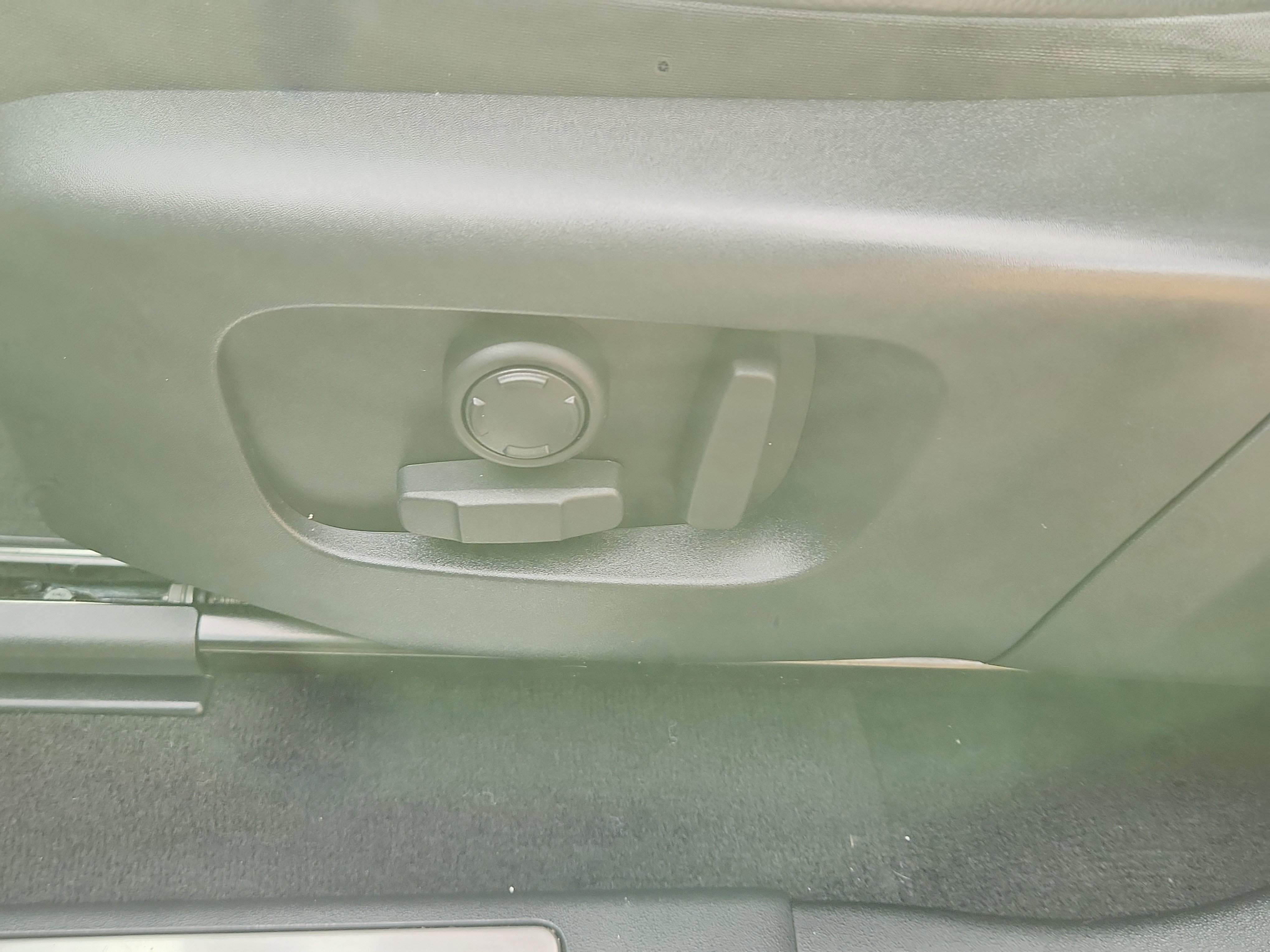 Used 2023 Land Rover Discovery Sport SE image 10