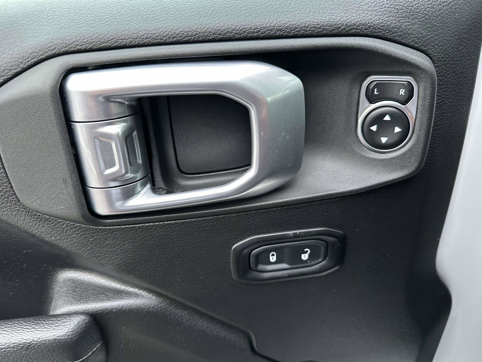 Used 2022 Jeep Wrangler Unlimited Rubicon w/ LED Lighting Group image 18