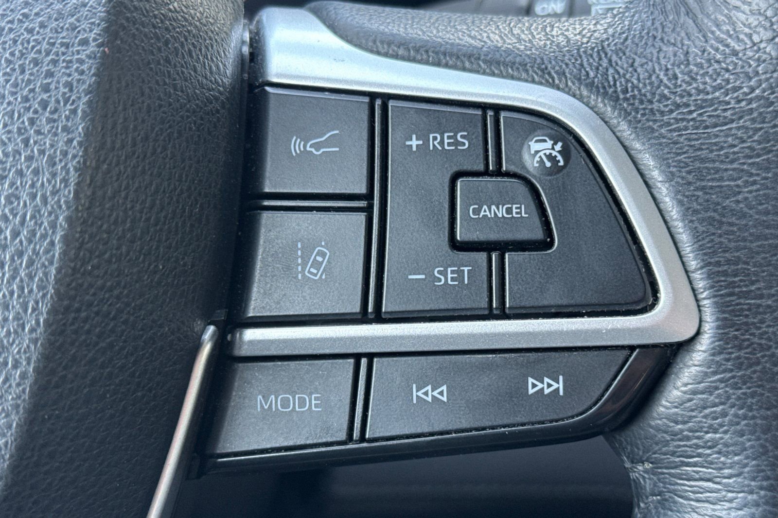 Used 2024 Toyota Sienna XLE w/ XLE Plus Package image 35