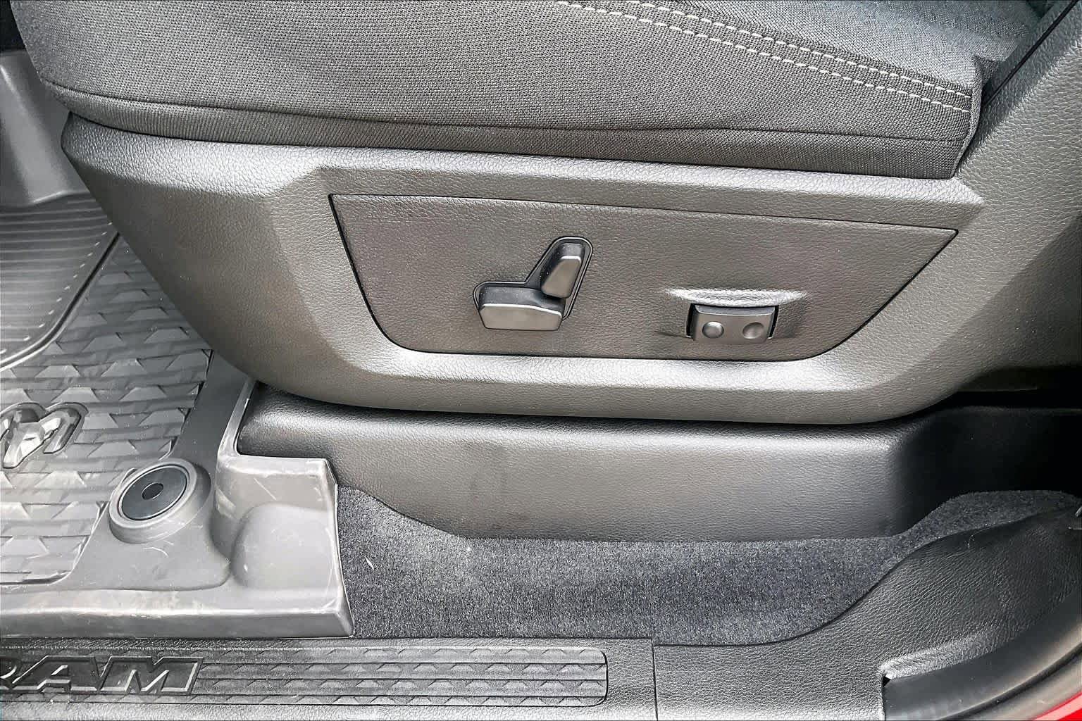 New 2026 RAM 2500 Big Horn AWD/4WD image 17