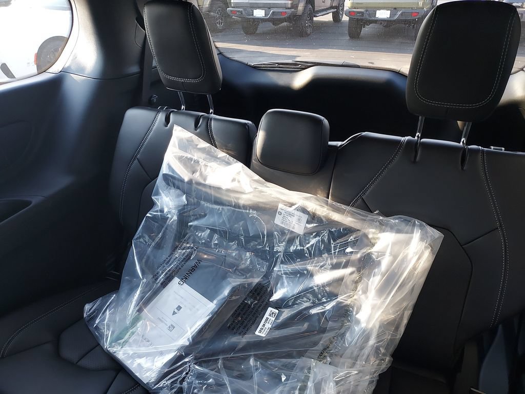 New 2026 Chrysler Pacifica Select FWD image 24