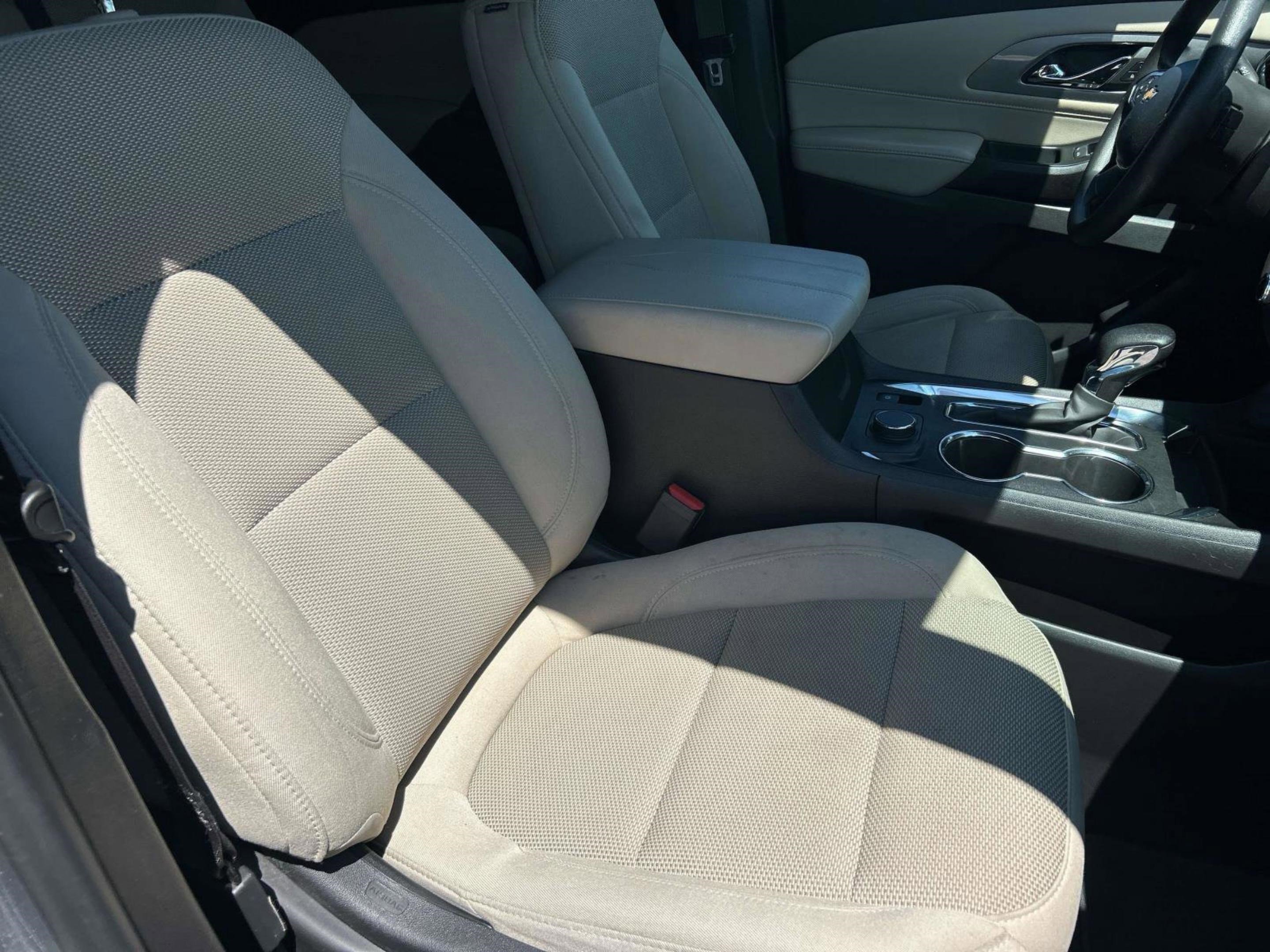 Used 2023 Chevrolet Traverse LS FWD image 22